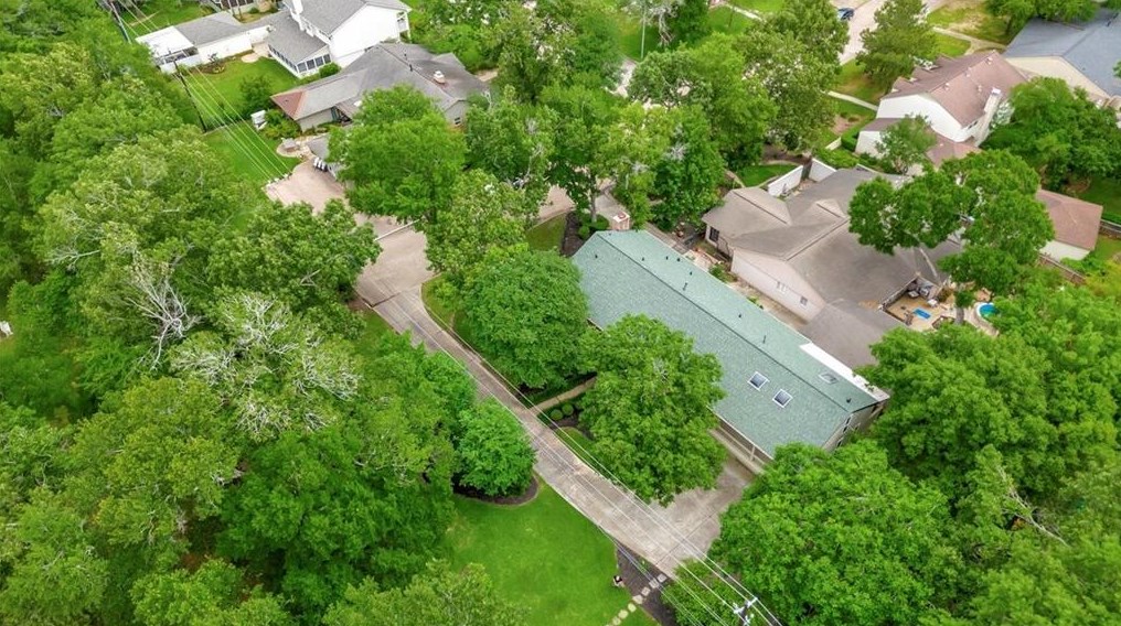 4002 Laurel Grv Dr, Taylor Lake Village TX 77586-5015 exterior