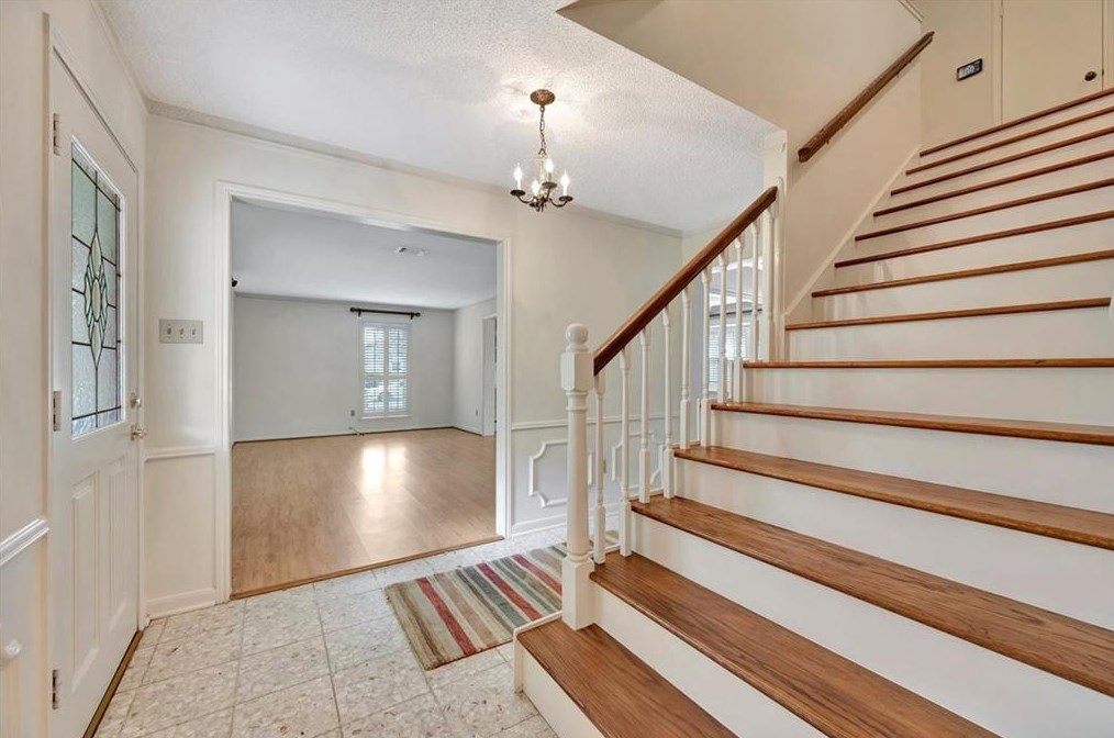 4002 Laurel Grv Dr, Taylor Lake Village TX 77586-5015 exterior