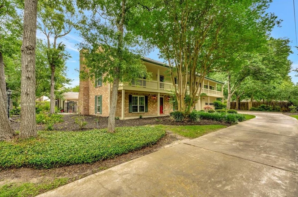 4002 Laurel Grv Dr, Taylor Lake Village TX 77586-5015 exterior