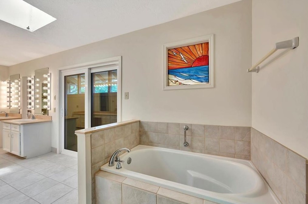 4002 Laurel Grv Dr, Taylor Lake Village TX 77586-5015 exterior