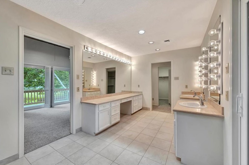 4002 Laurel Grv Dr, Taylor Lake Village TX 77586-5015 exterior