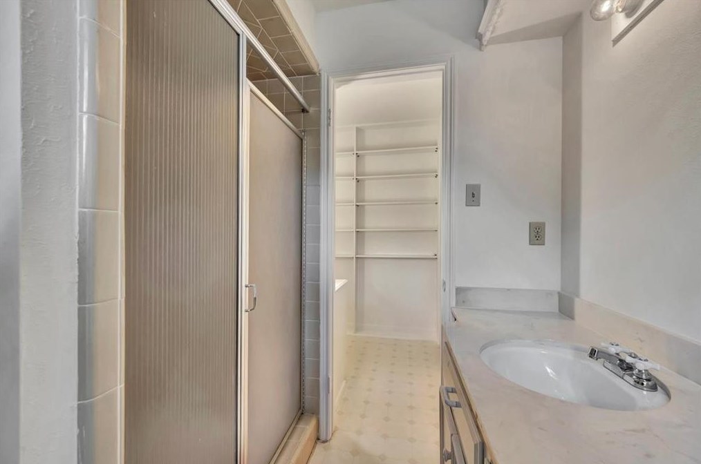 4002 Laurel Grv Dr, Taylor Lake Village TX 77586-5015 exterior