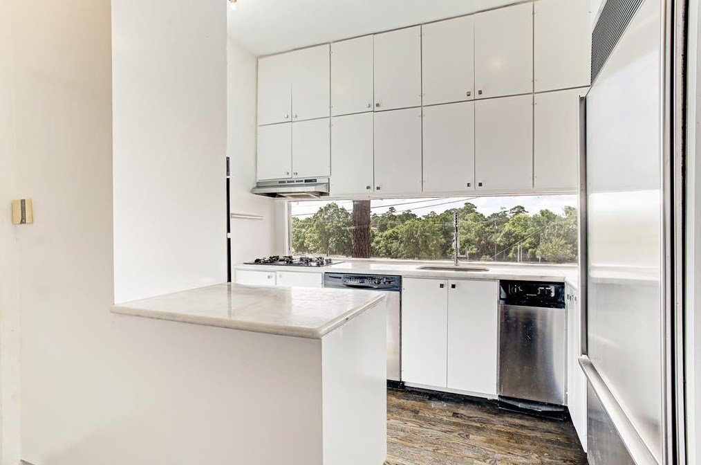 5102 Scotland St, Houston TX  77007-7239 exterior