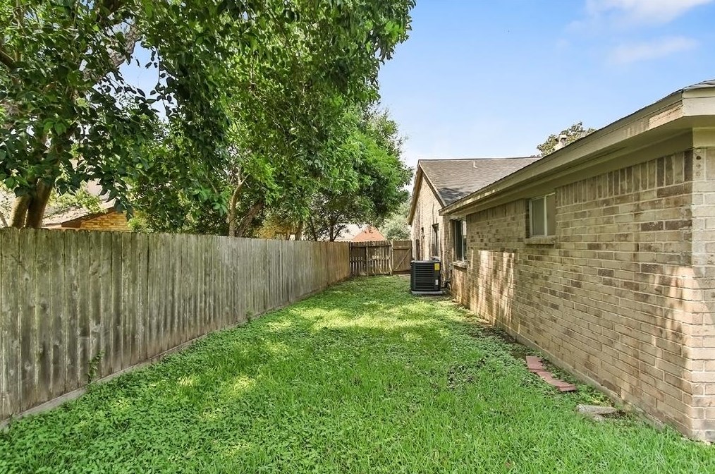 3218 Rifle Gap Ln, Sugar Land TX  77478-4238 exterior