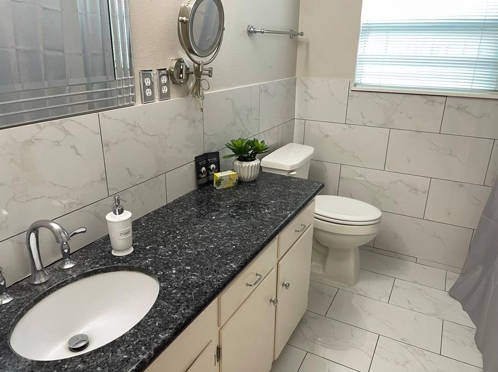 8627 Mcavoy Dr, Houston TX  77074-7307 exterior