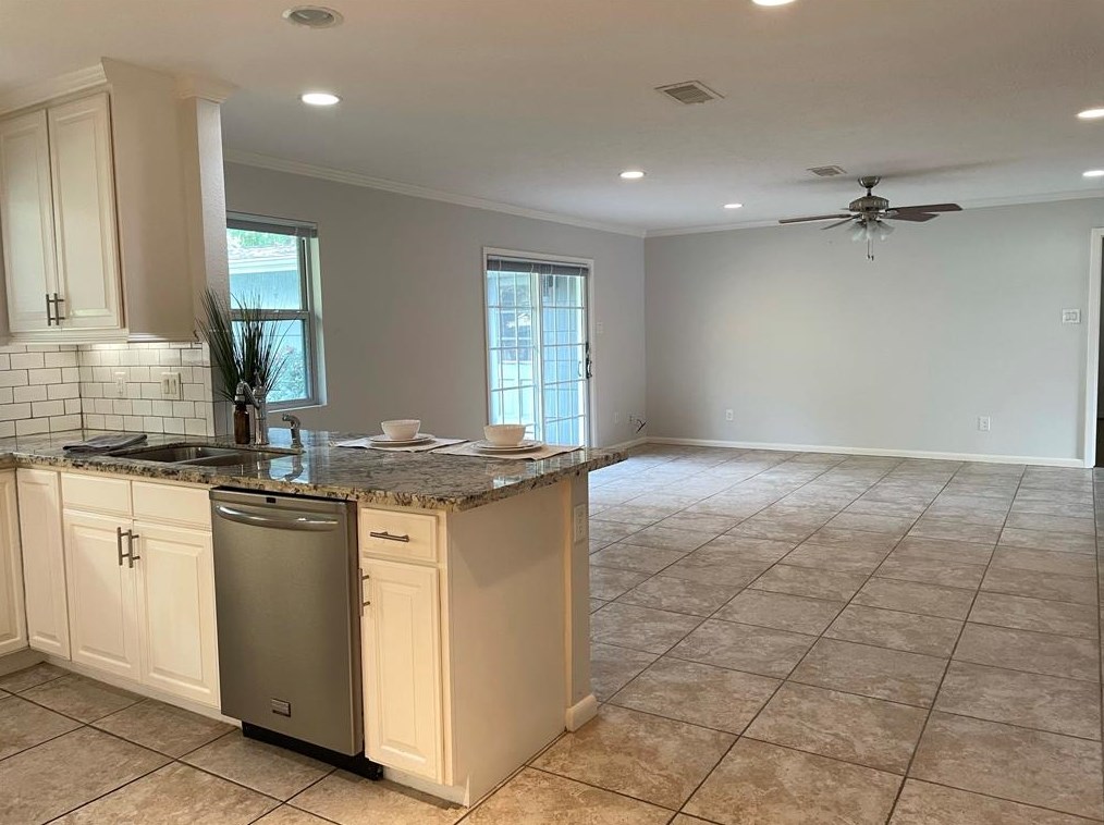 8627 Mcavoy Dr, Houston TX  77074-7307 exterior