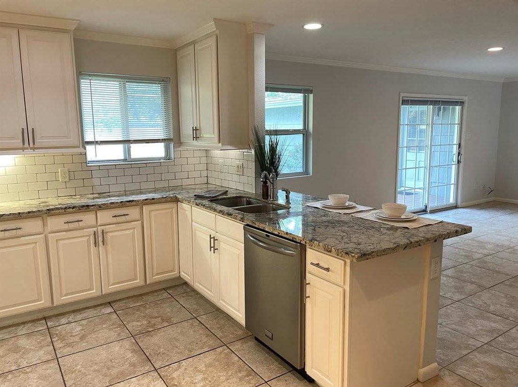 8627 Mcavoy Dr, Houston TX  77074-7307 exterior