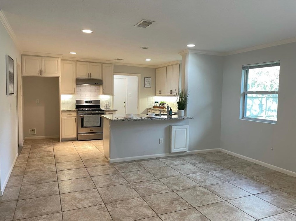 8627 Mcavoy Dr, Houston TX  77074-7307 exterior