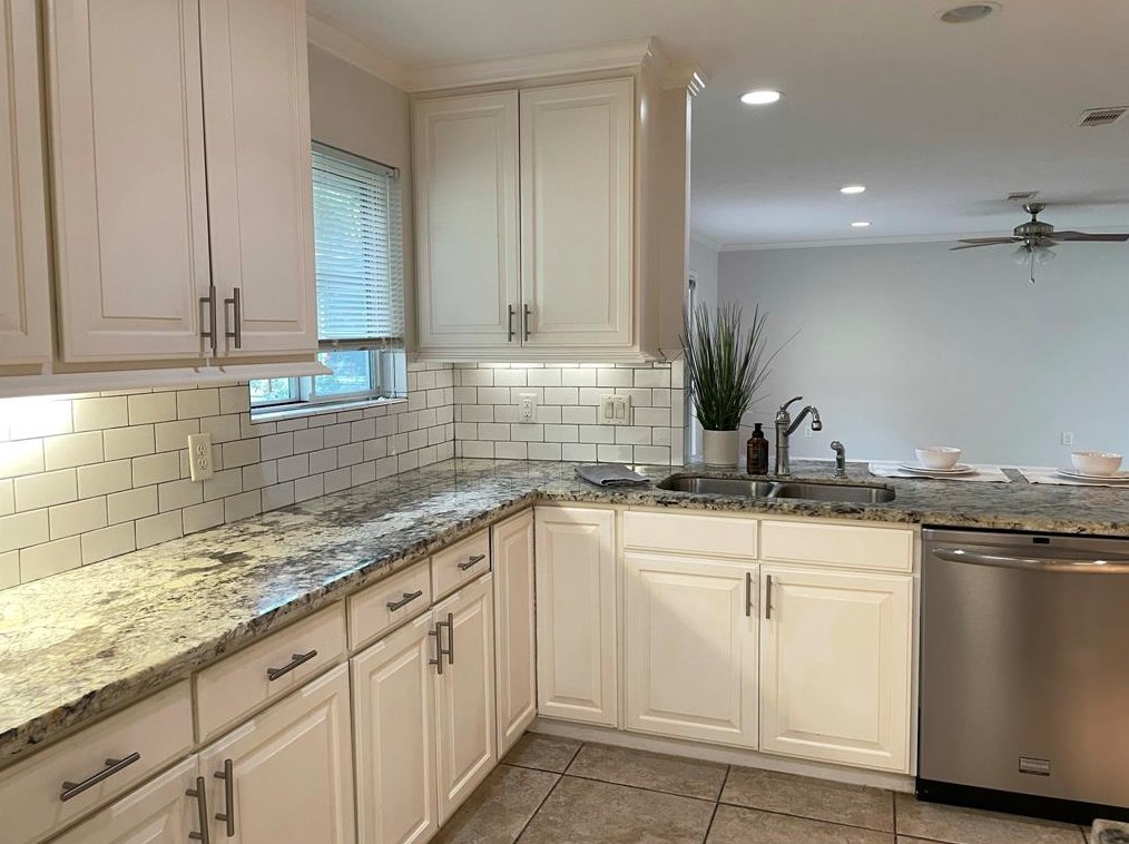 8627 Mcavoy Dr, Houston TX  77074-7307 exterior