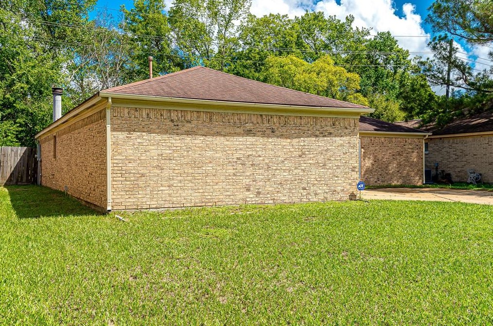 17610 Sundrop Ln, Houston TX  77084-4550 exterior