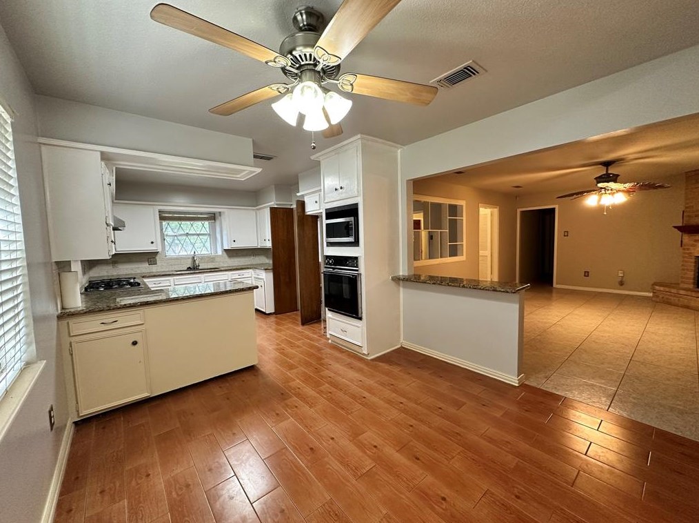 635 Cypresswood Dr, Spring TX  77373-5514 exterior