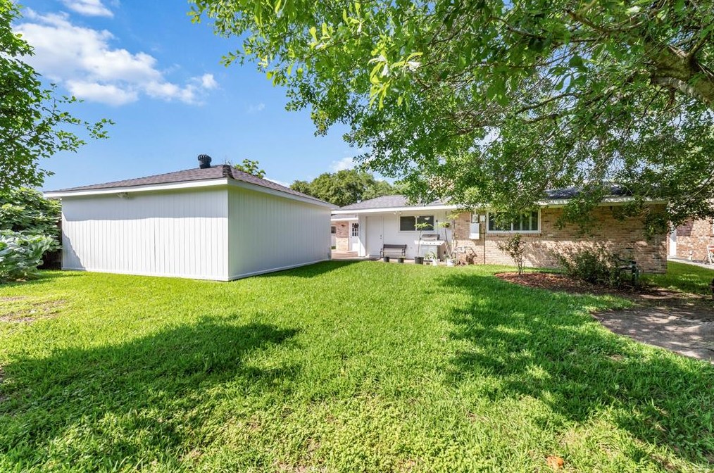 5731 Cheltenham Dr, Houston TX  77096-2929 exterior