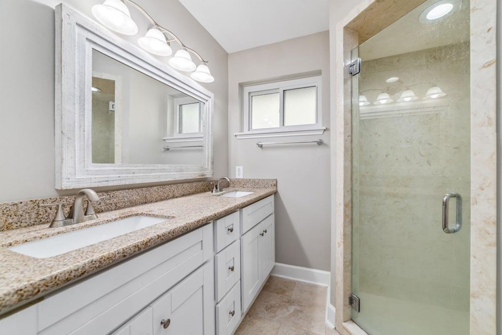 5731 Cheltenham Dr, Houston TX  77096-2929 exterior