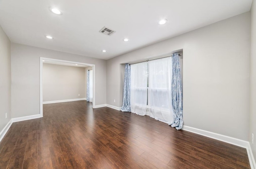 5731 Cheltenham Dr, Houston TX  77096-2929 exterior