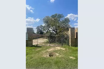 7317 Roswell Street, Houston, TX 77022 - Photo 3
