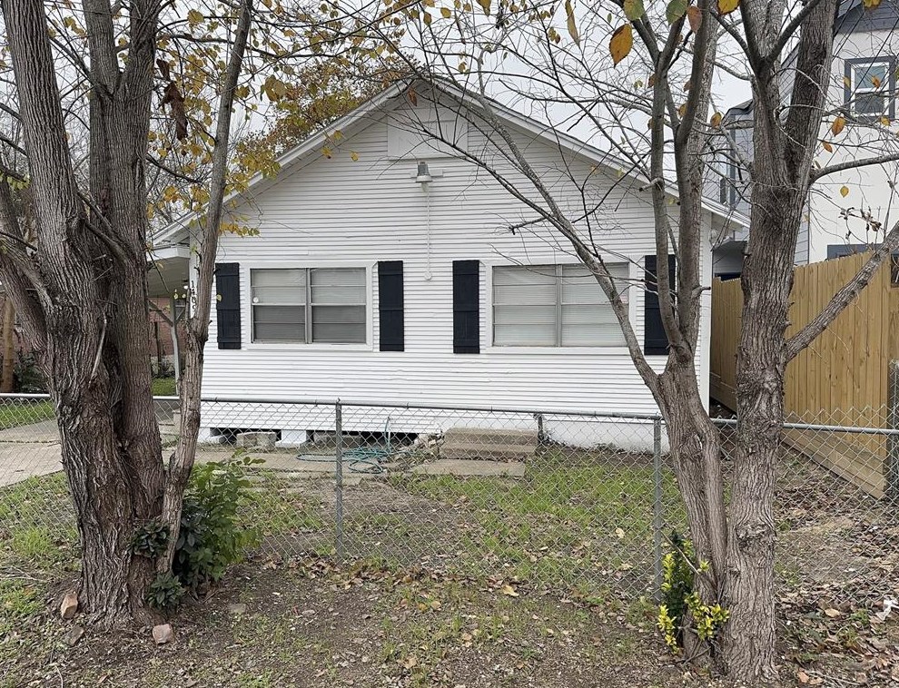 1409 Featherstone St, Houston TX  77020-4122 exterior