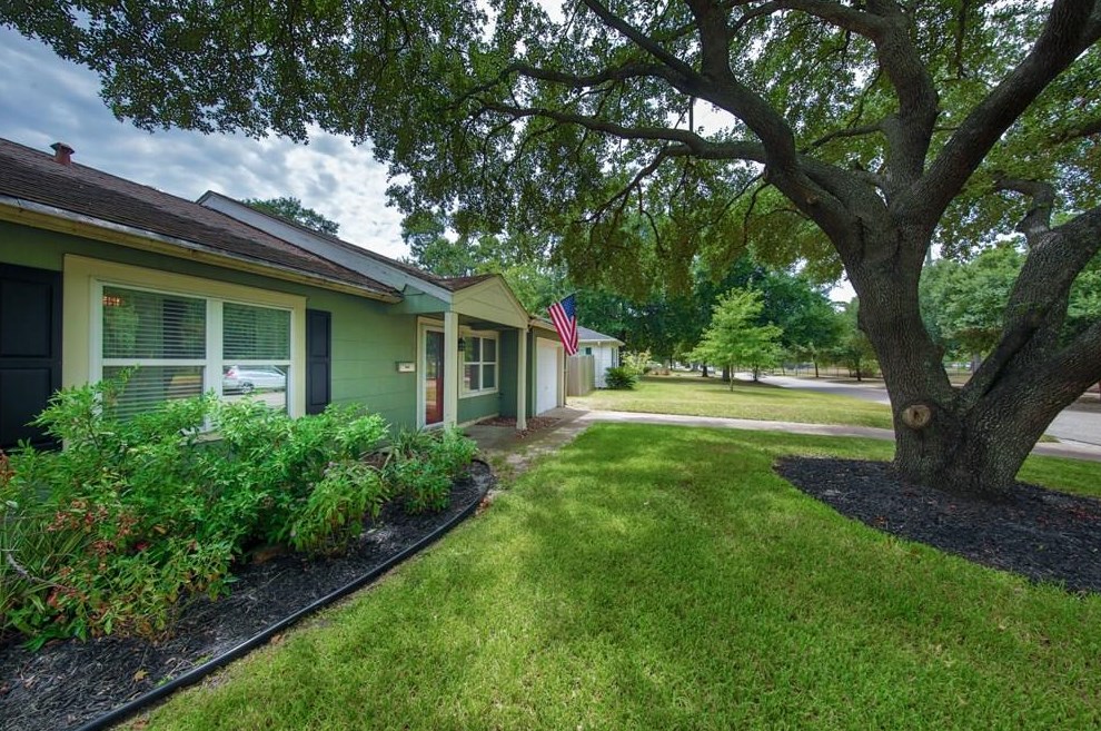 1529 Lamonte Ln, Houston TX  77018-4110 exterior