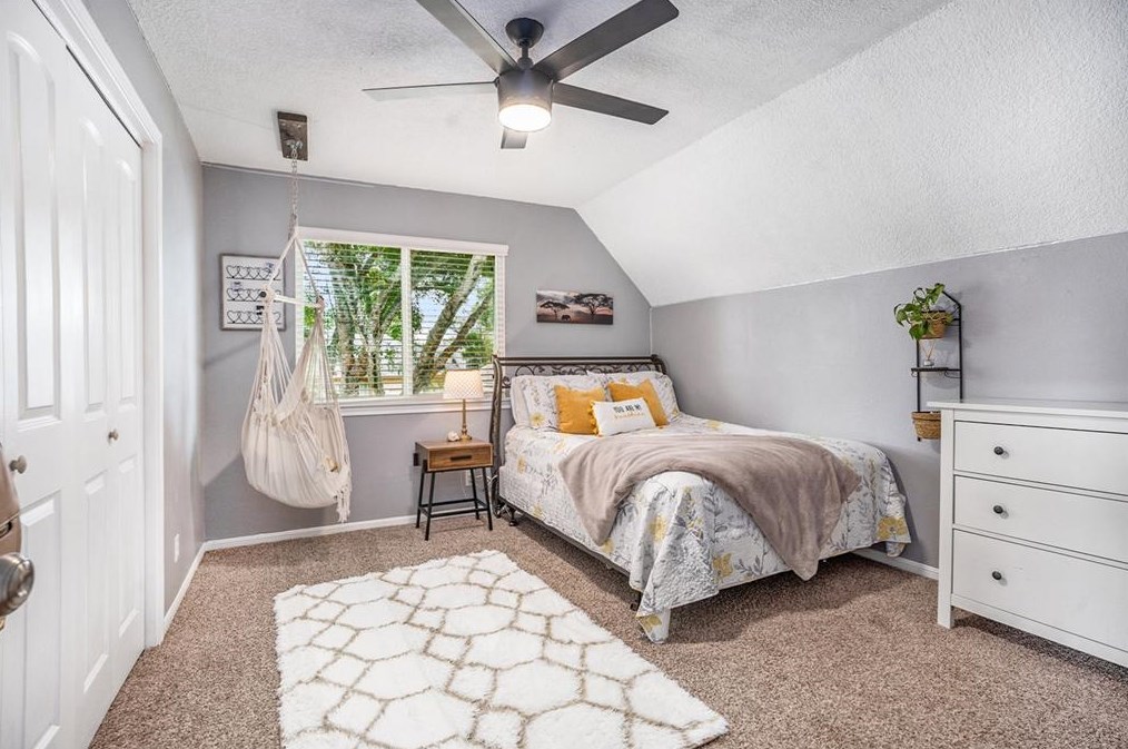 1602 Chelsea Pl, Taylor Lake Village TX 77586-5823 exterior