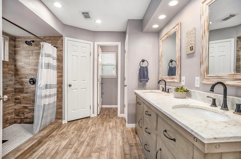 1602 Chelsea Pl, Taylor Lake Village TX 77586-5823 exterior