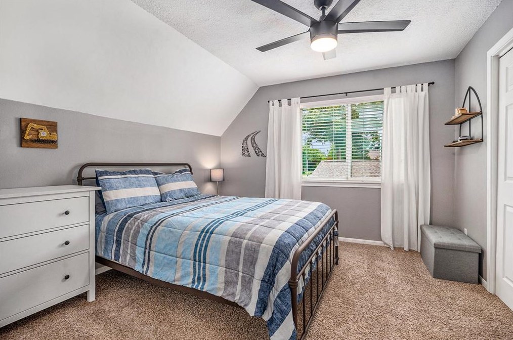 1602 Chelsea Pl, Taylor Lake Village TX 77586-5823 exterior