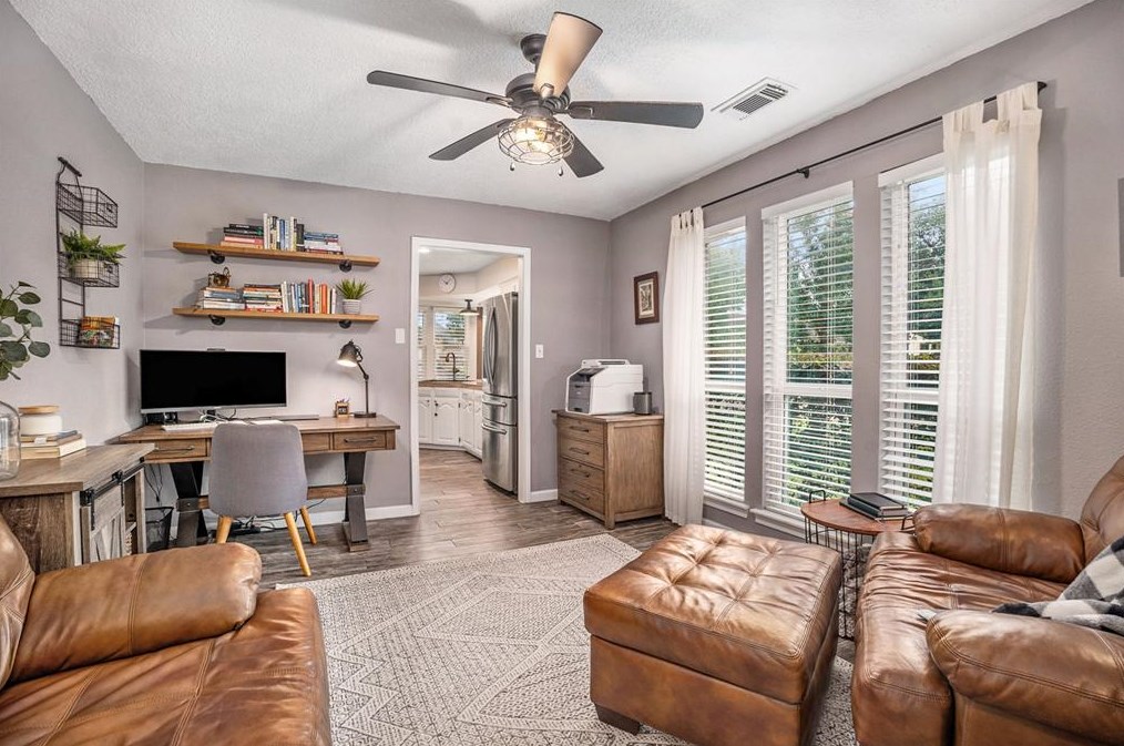 1602 Chelsea Pl, Taylor Lake Village TX 77586-5823 exterior