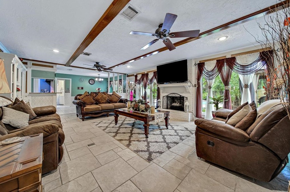 2302 Middle Crk Dr, Humble TX 77339-1821 exterior