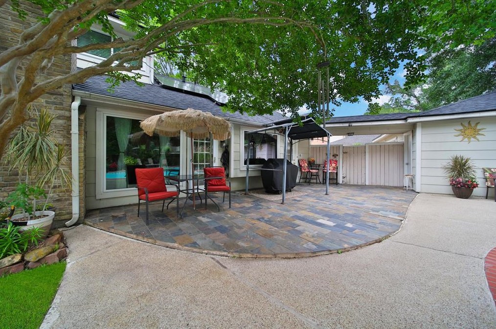 2302 Middle Crk Dr, Humble TX 77339-1821 exterior