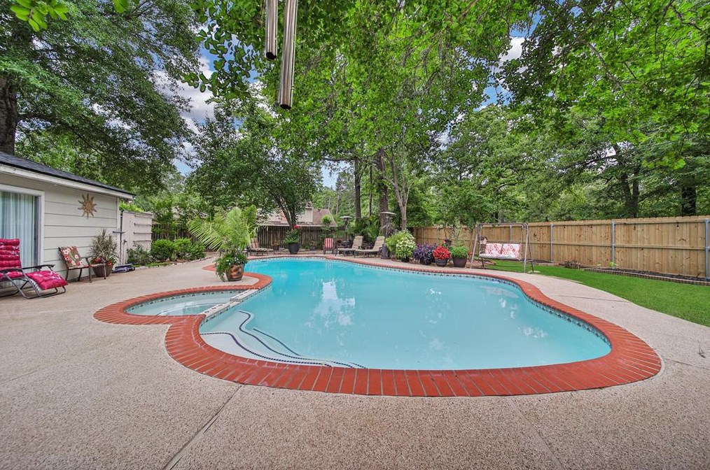 2302 Middle Crk Dr, Humble TX 77339-1821 exterior