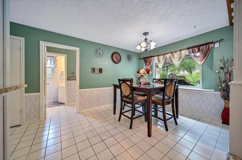 2302 Middle Crk Dr, Humble TX 77339-1821 exterior