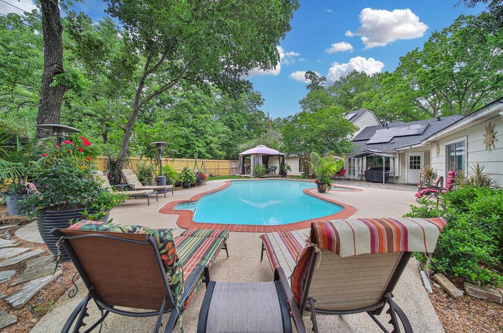 2302 Middle Creek Dr, Humble TX  77339-1821 exterior