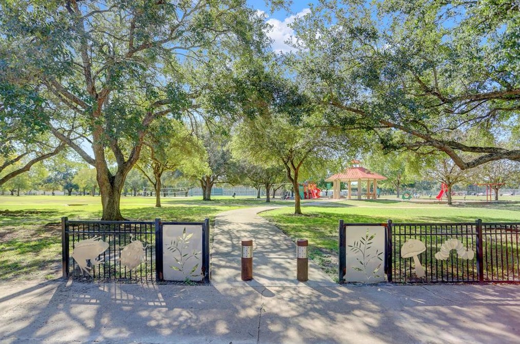 4551 Warm Spg Rd, Houston TX  77035-6027 exterior