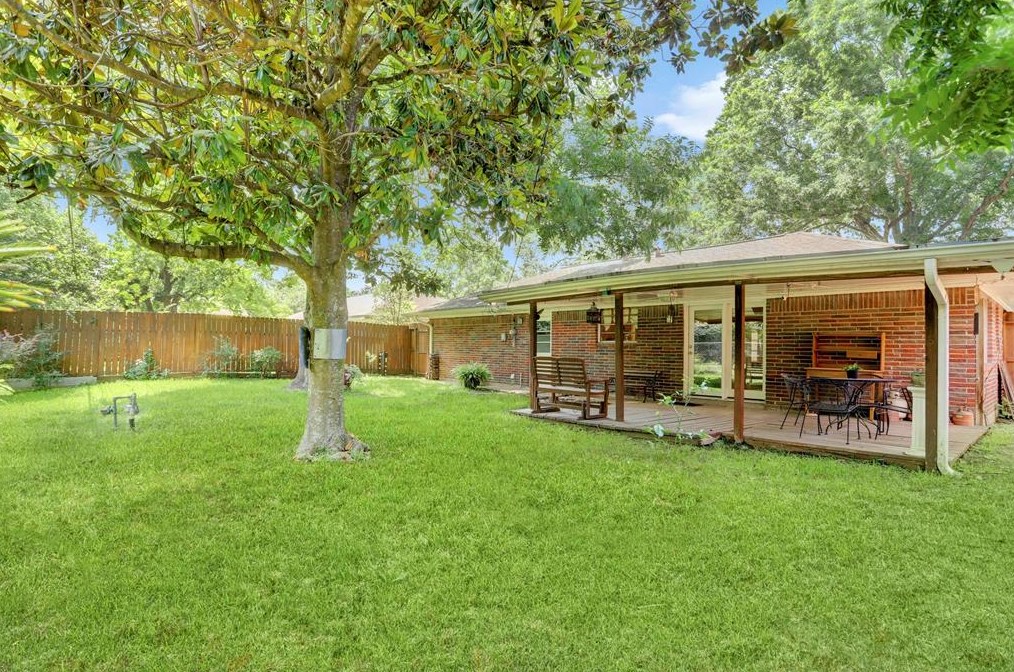 4551 Warm Spg Rd, Houston TX  77035-6027 exterior