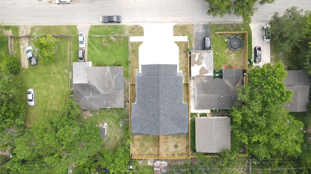 5126 Lyndhurst Dr, Houston TX  77033-2905 exterior