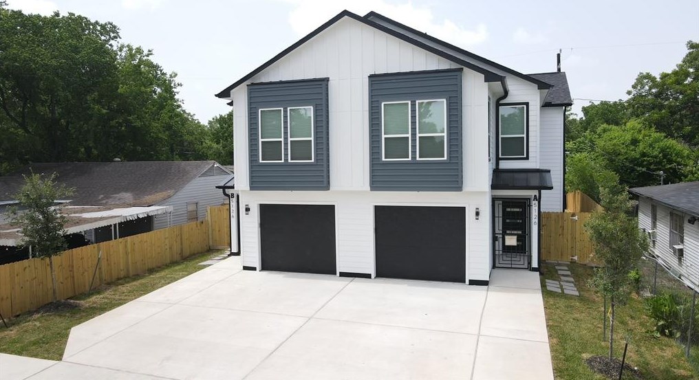 5126 Lyndhurst Dr, Houston TX  77033-2906 exterior