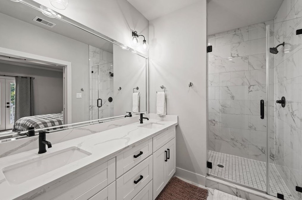 921 33 St, Houston TX  77022-5104 exterior