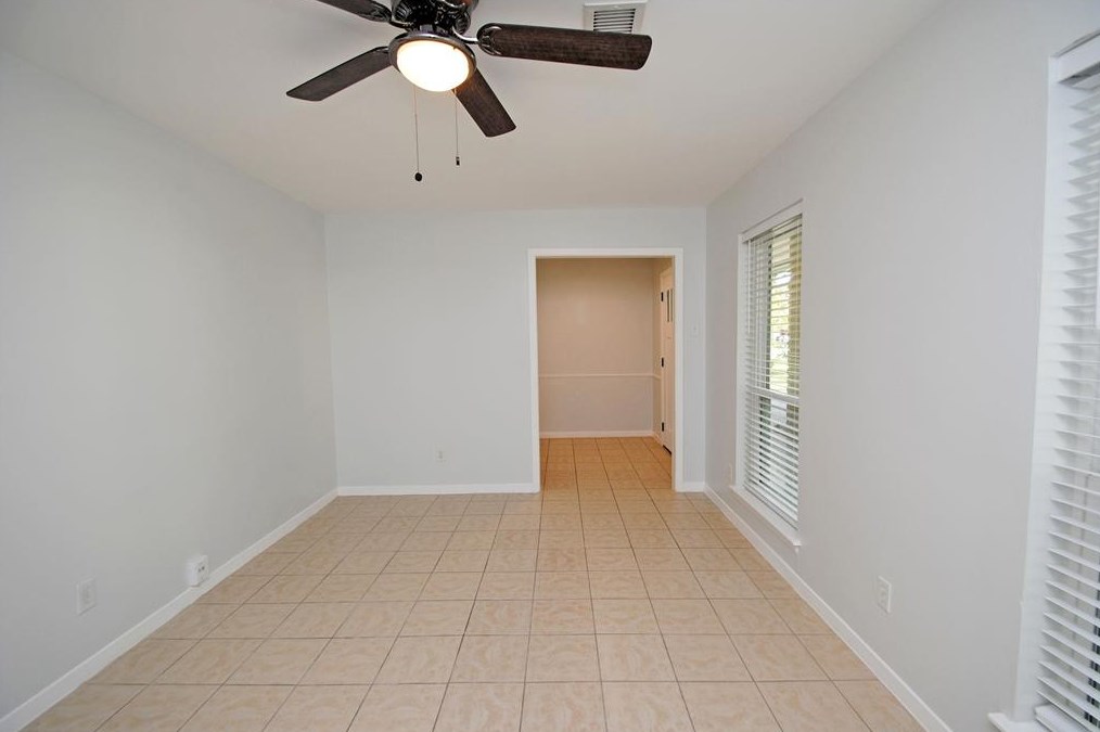 10663 Mayfield Rd, Houston TX  77043-4124 exterior