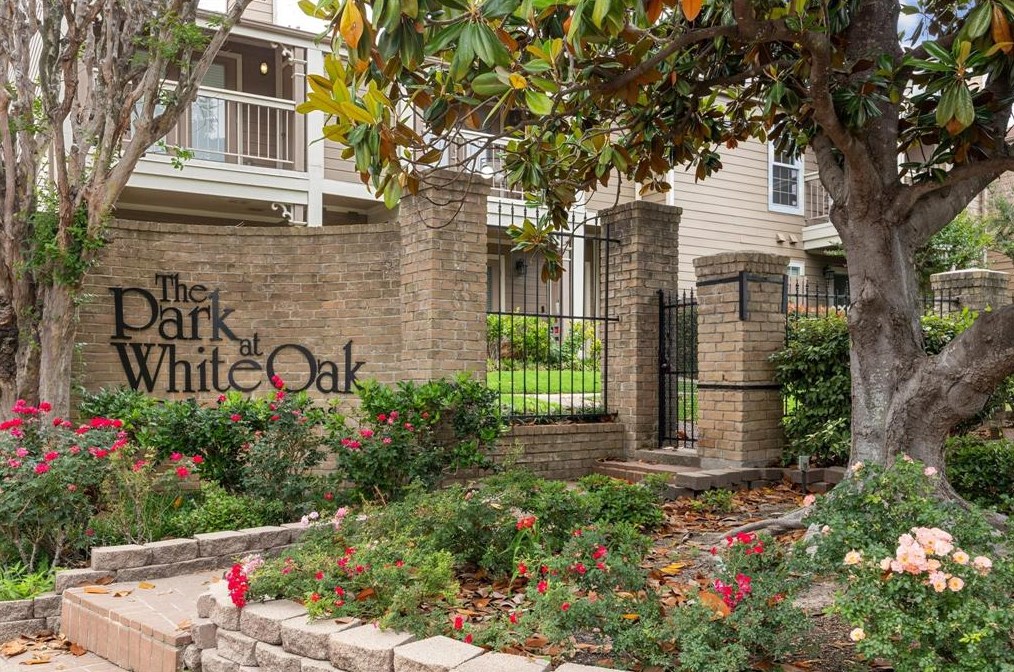 1880 White Oak Dr, Houston TX 77009-7567 exterior