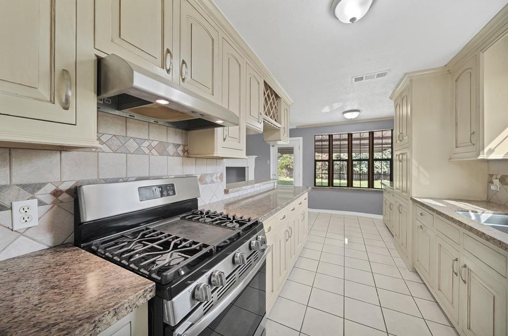 11015 Sageleaf Ln, Houston TX  77089-3913 exterior