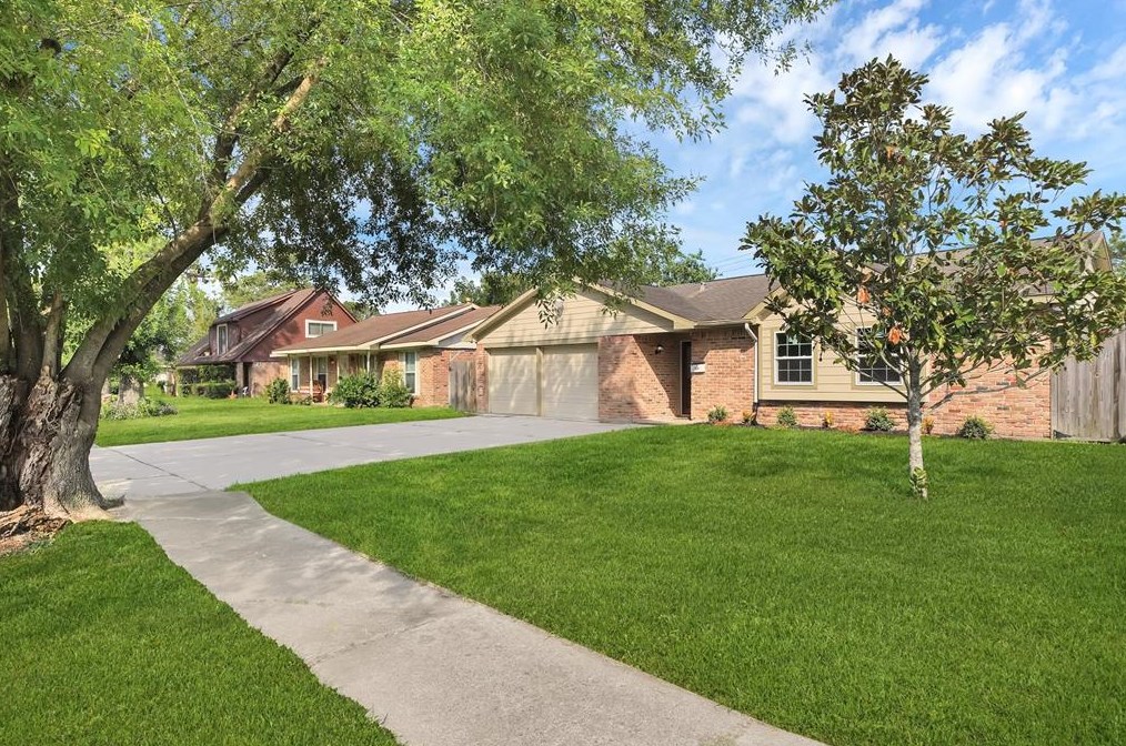11015 Sageleaf Ln, Houston TX  77089-3913 exterior