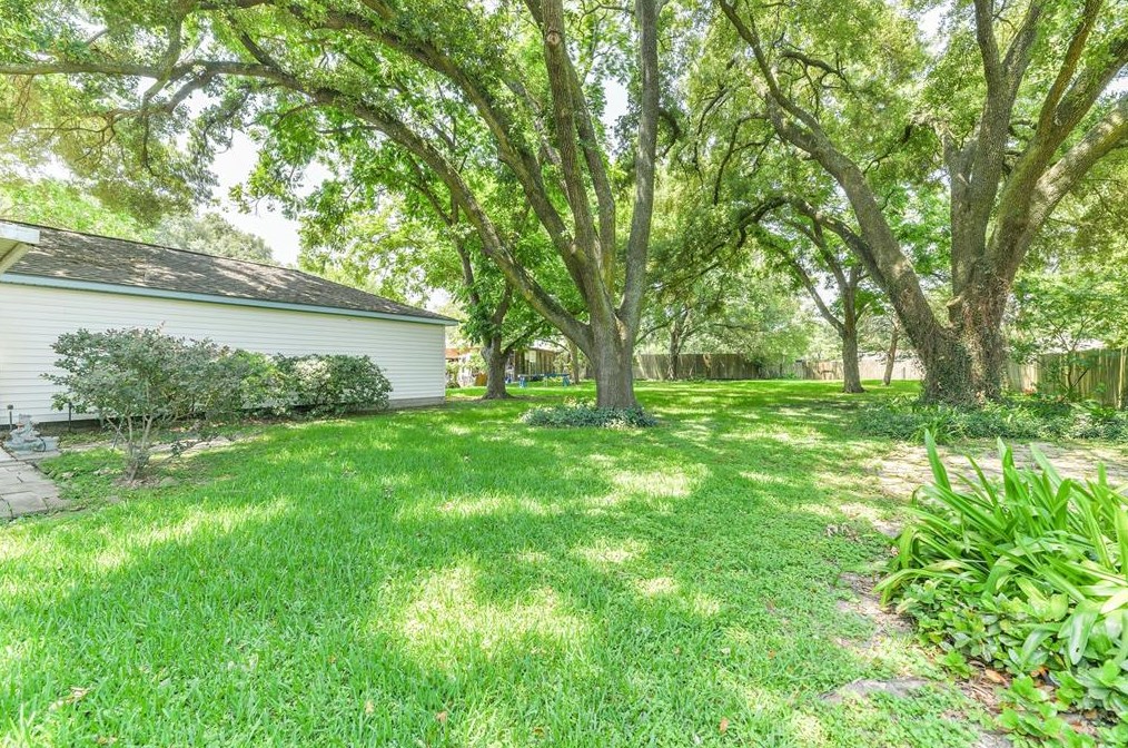 11323 Marrs Dr, Houston TX  77065-2108 exterior