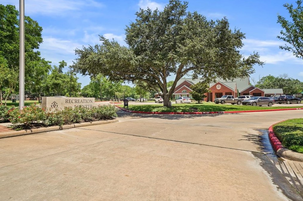 1706 Peppervine Way, Sugar Land TX  exterior