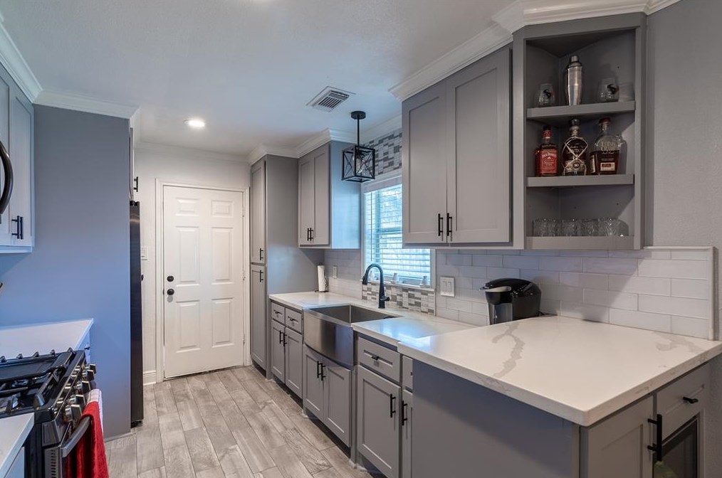 5718 Winding Crk Way, Houston TX  77017-6816 exterior