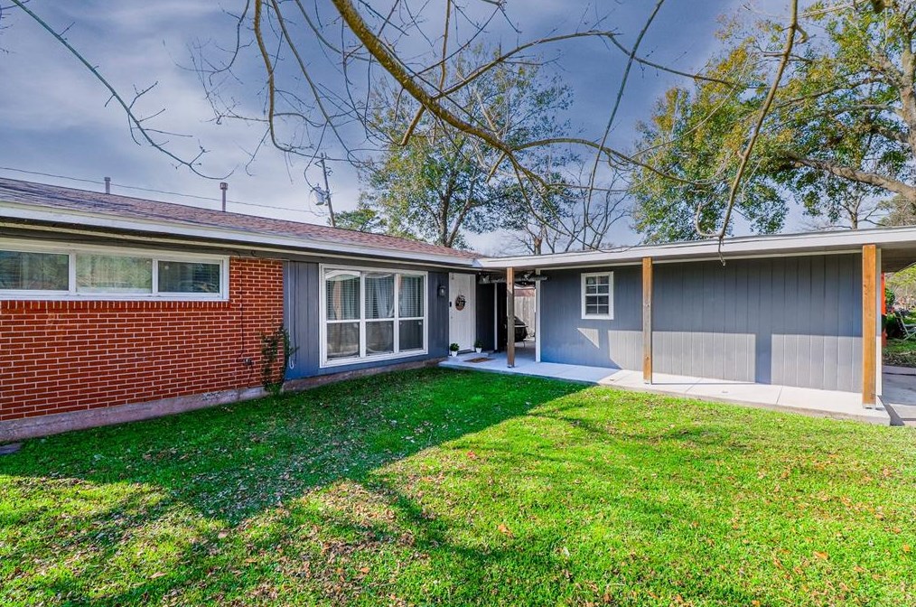5718 Winding Creek Way, Houston TX  77017-6817 exterior