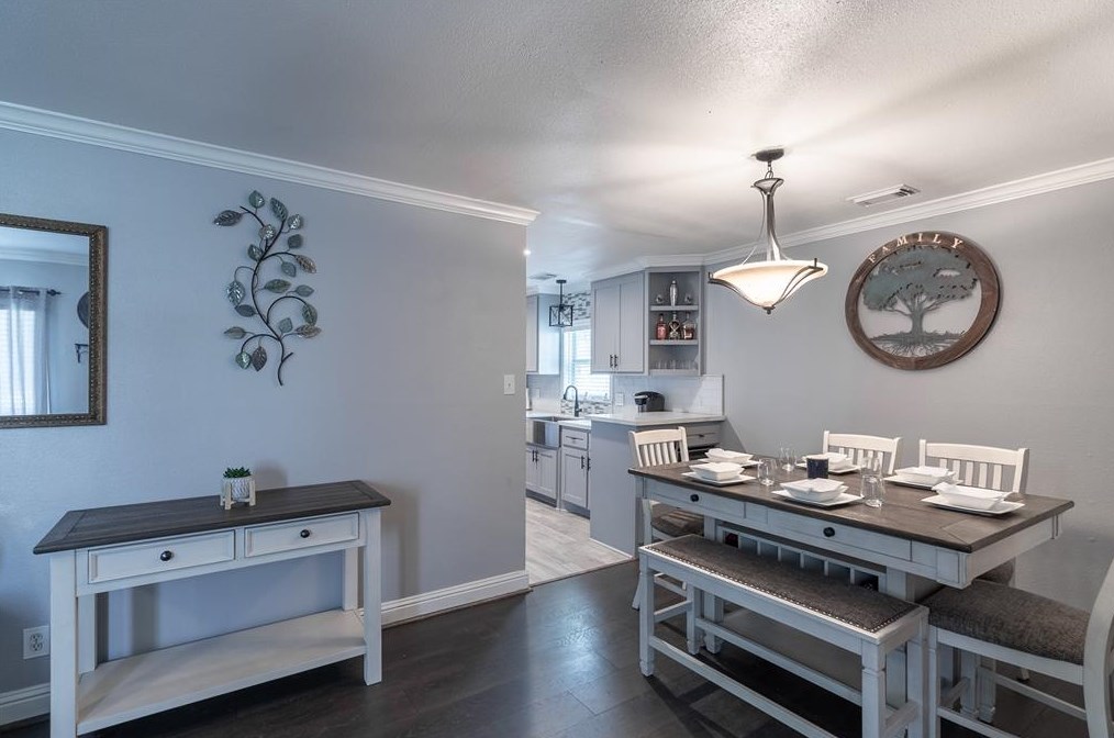 5718 Winding Crk Way, Houston TX  77017-6816 exterior