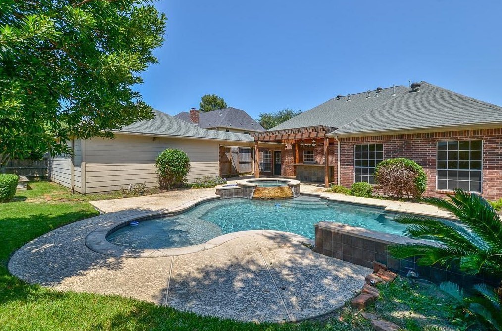 19923 Stonelodge Dr, Katy TX  77450-5201 exterior