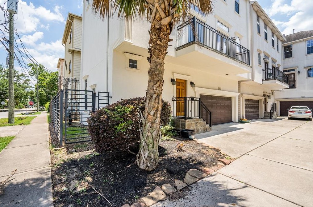 5711 Kiam St, Houston TX  77007-1120 exterior
