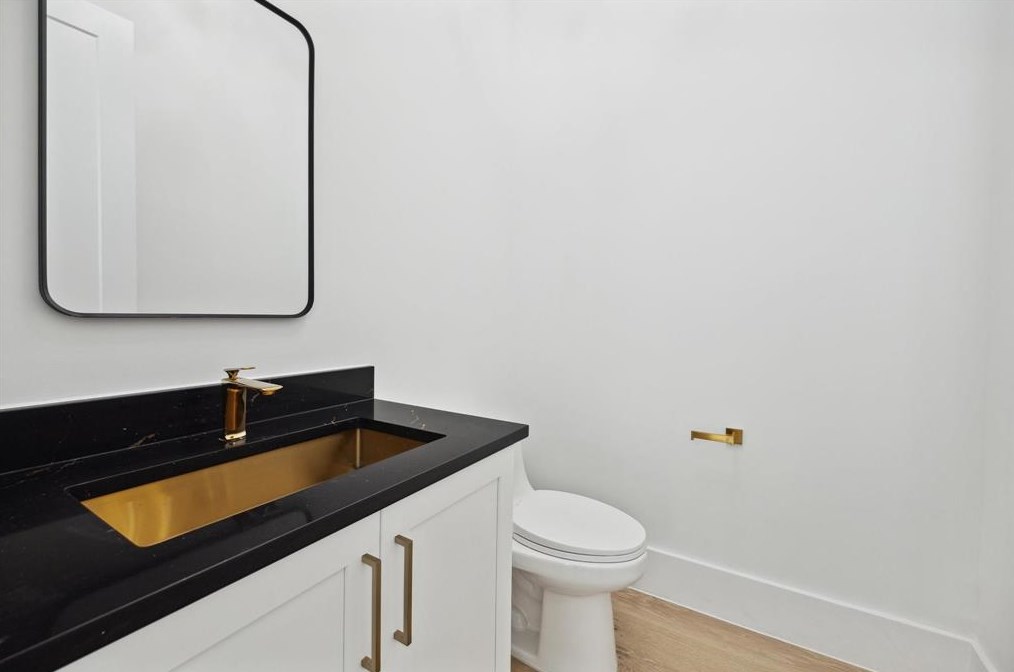 211 10 1/2, Houston TX 77008-7198 exterior