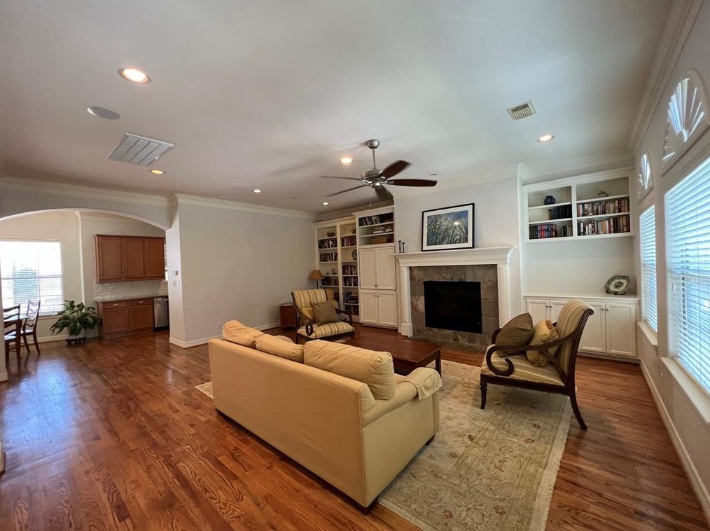 2807 Albany St, Houston TX  77006-1505 exterior