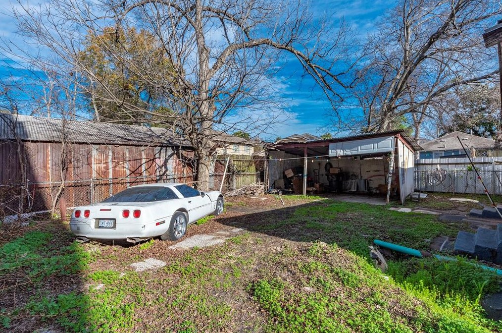 320 Eastwood St, Houston TX  77021-4218 exterior