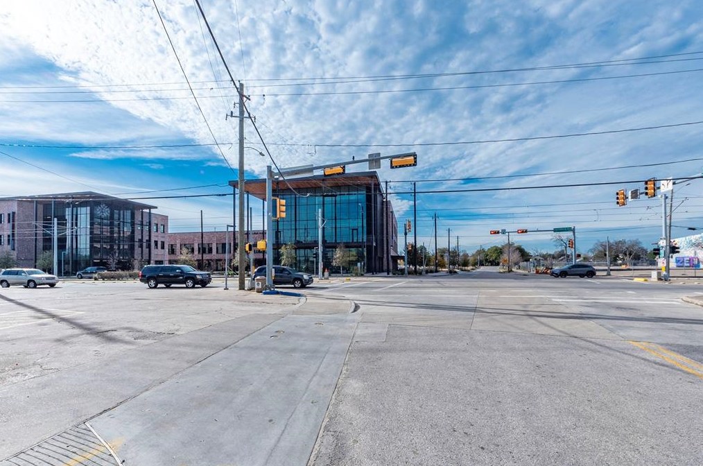320 Eastwood St, Houston TX  77021-4218 exterior